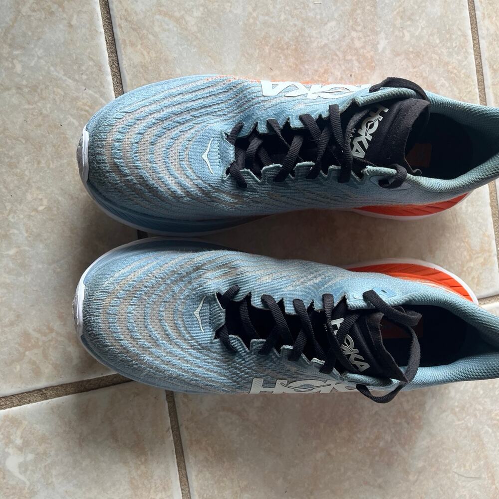 Hoka men’s shoes size 9D Excellent Condition